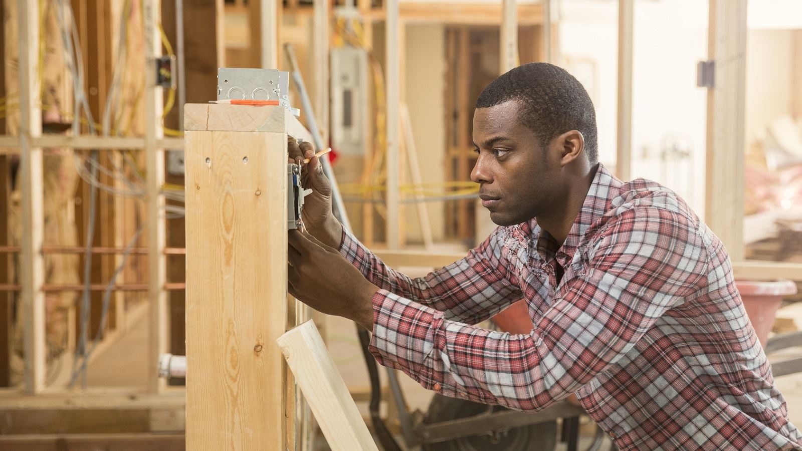 Carpenter needed at Shape Construction Ltd, Canada (LMIA visa